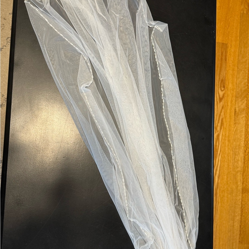 Elegant Bridal Wedding Veil with Pearls and Crystals